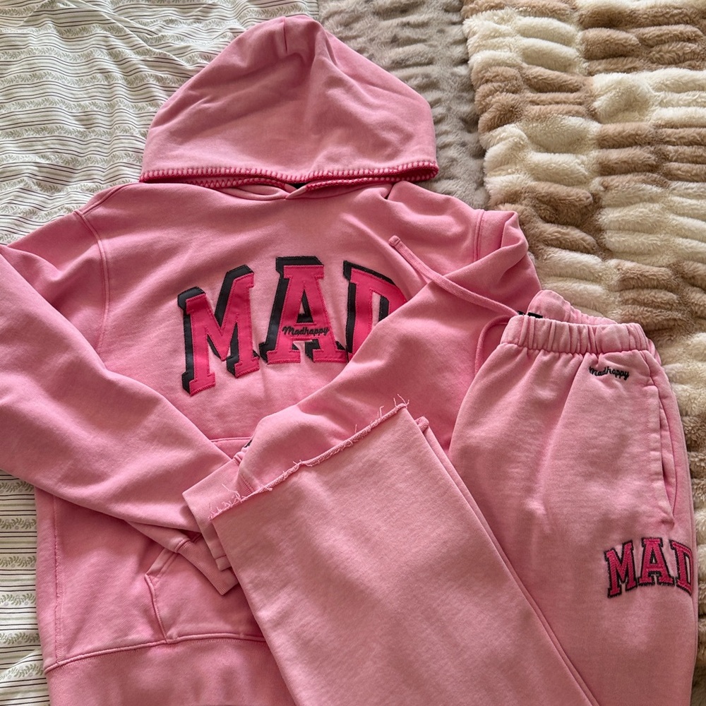 GAP x MADHAPPY SET